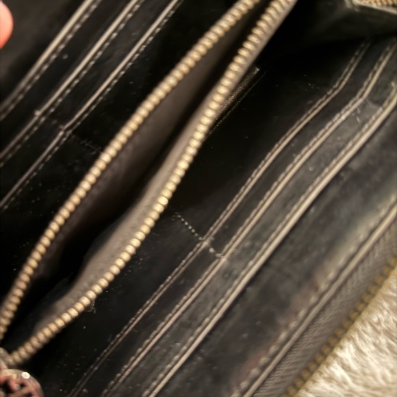 Tory Burch Shiny Black Zip-Around Wallet - Picture 7 of 8